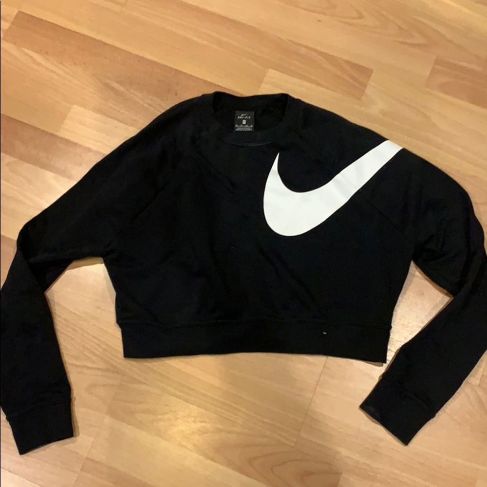Cropped Nike sweatshirt